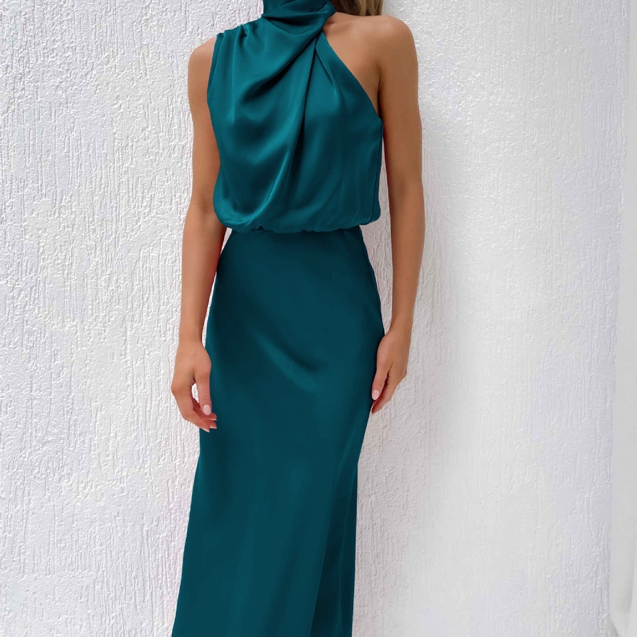 Tyra | Elegantní večerní šaty s halter výstřihem